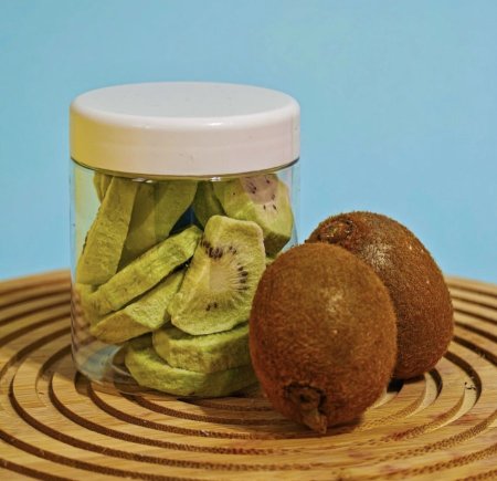 كيوي 🥝 مجفف بالتبريد مقرمش خالي من السكر وزنها 100 غرام